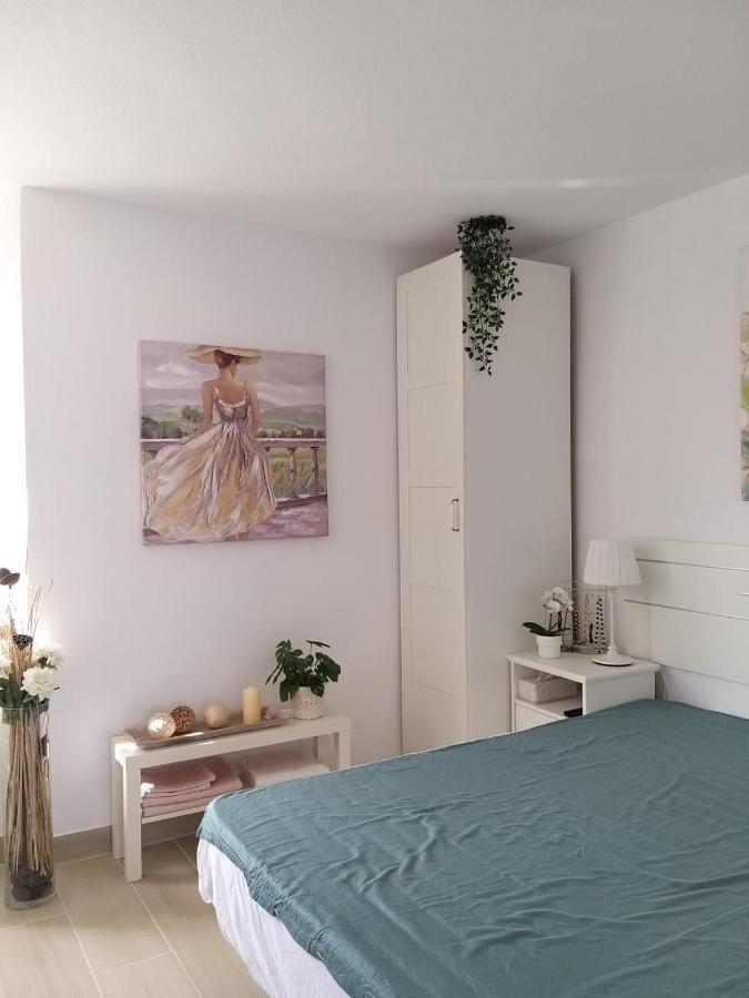 Neu Renoviertes, Huebsches Und Gemuetliches Appartement Mit Balkon Und Meerblick Costa De Antigua Bagian luar foto