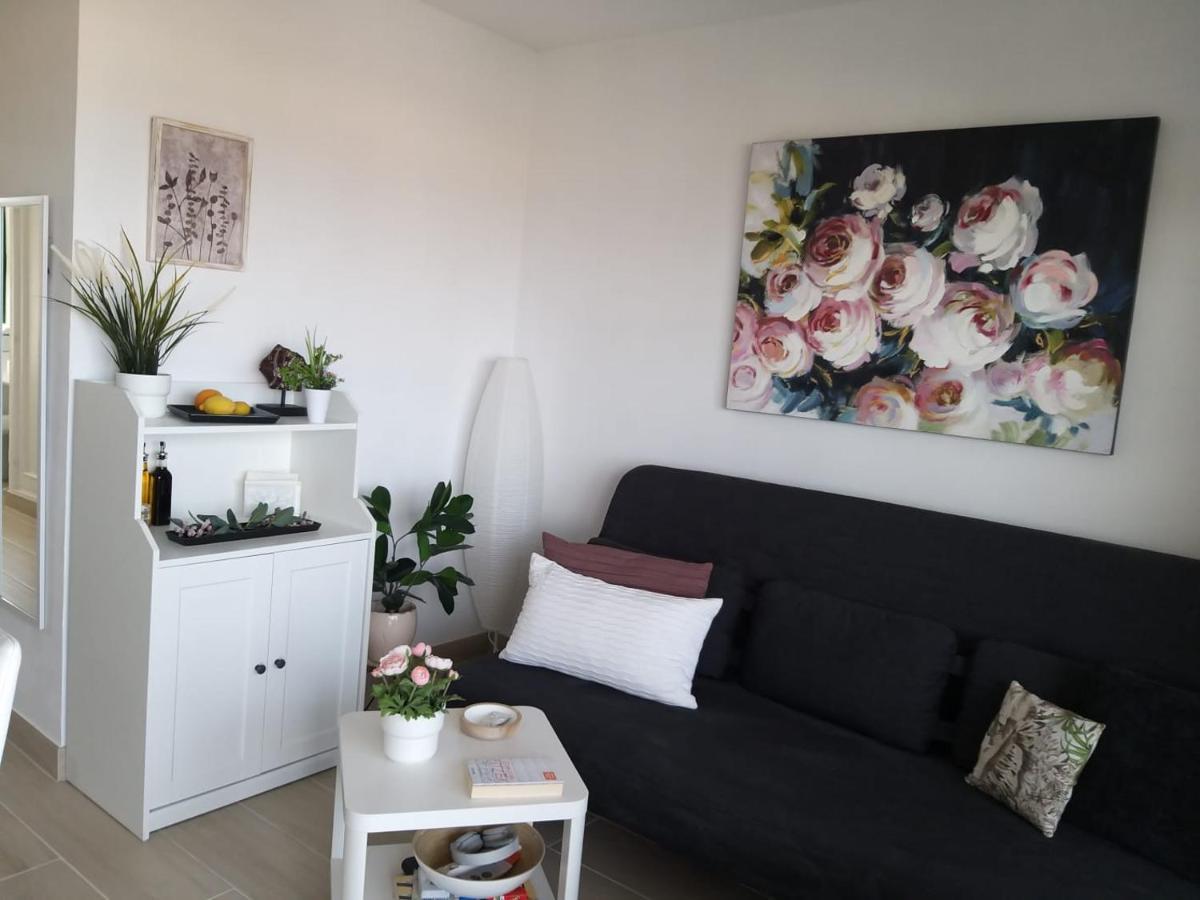 Neu Renoviertes, Huebsches Und Gemuetliches Appartement Mit Balkon Und Meerblick Costa De Antigua Bagian luar foto