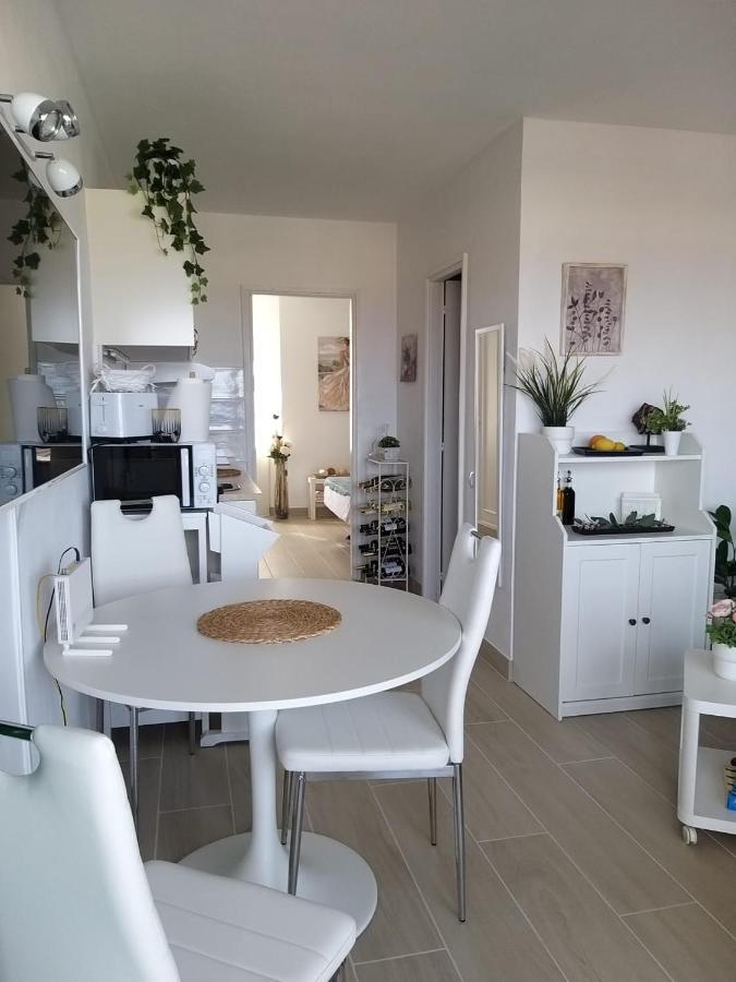 Neu Renoviertes, Huebsches Und Gemuetliches Appartement Mit Balkon Und Meerblick Costa De Antigua Bagian luar foto